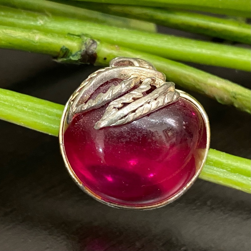 Vintage SARAH COVENTRY Fuchsia Pink Lucite Jelly Belly Mini Apple Brooch